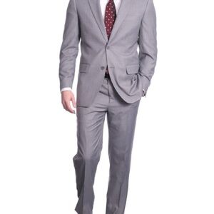 Elegant Men's Gray Suit